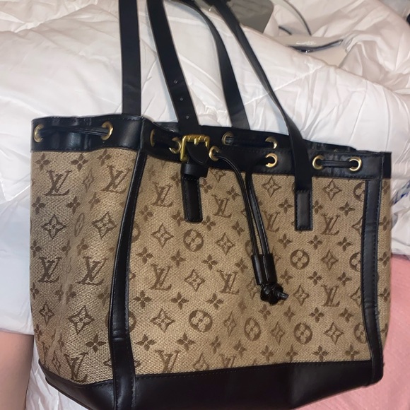 can someone help me authentic this bag DO NOT BUY - Picture 1 of 4